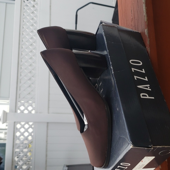 PAZZO microfiber chocolate shoes...size 8....NEW - Picture 3 of 7